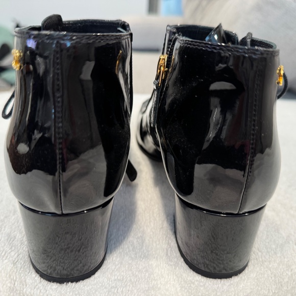 Chanel 15A CC Patent Leather Side Lace Up Booties Black CC Logo size 39 - Picture 4 of 8